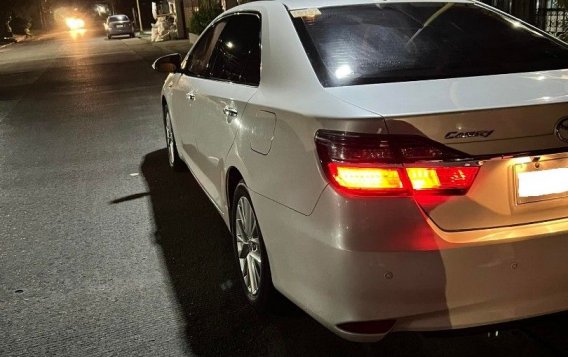 Sell Pearl White 2018 Toyota Camry in Caloocan-4
