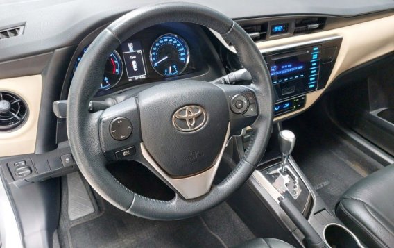 Selling White Toyota Altis 2018 in Quezon City-8