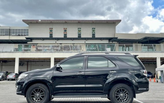 Selling White Toyota Fortuner 2015 in Makati-5