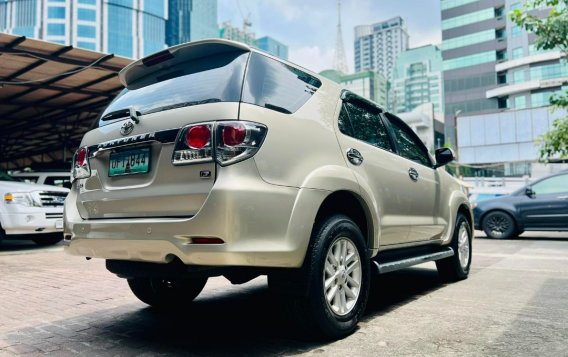 Selling White Toyota Fortuner 2012 in Quezon City-6