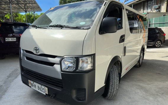 Selling White Toyota Hiace 2022 in Quezon City-2