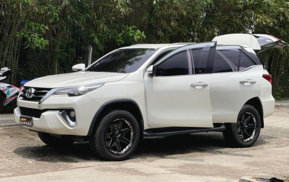 White Toyota Fortuner 2017 for sale in Manila-9