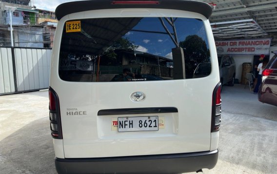 Selling White Toyota Hiace 2022 in Quezon City-4