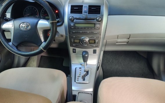 Selling White Toyota Corolla altis 2013 in Quezon City-3