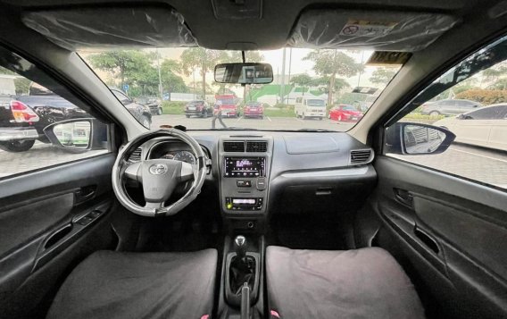 Selling White Toyota Avanza 2019 in Makati-7