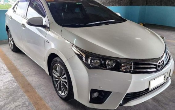 Selling White Toyota Corolla altis 2016 in Pateros