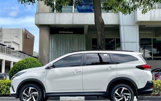 Sell White 2019 Toyota Rush in Makati-6