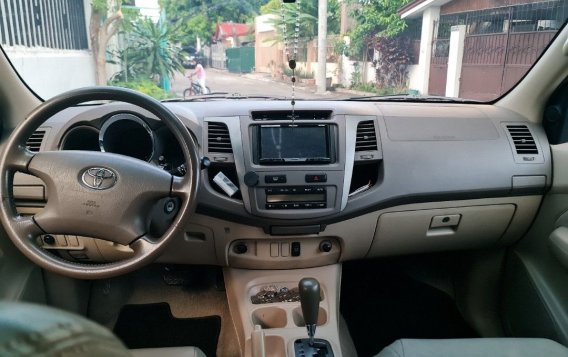 Selling White Toyota Fortuner 2005 in Parañaque-3