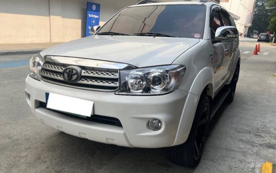 White Toyota Fortuner 2012 for sale in Automatic