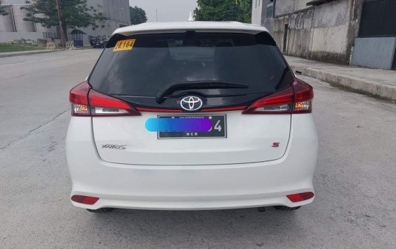 Selling White Toyota Yaris 2018 in Marikina-3