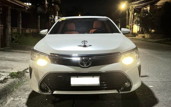 Sell Pearl White 2018 Toyota Camry in Caloocan