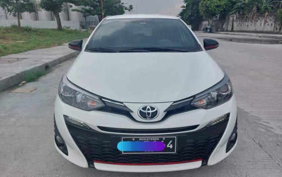 Selling White Toyota Yaris 2018 in Marikina-1