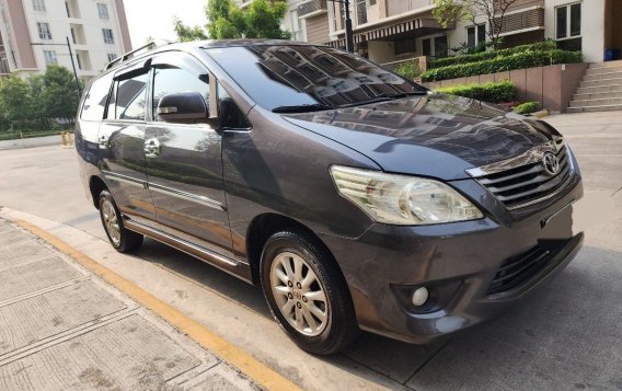 Selling White Toyota Innova 2014 in Quezon City-2
