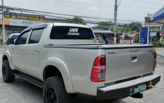 White Toyota Hilux 2011 for sale in Quezon City-3