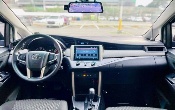 Selling White Toyota Innova 2018 in Makati-4
