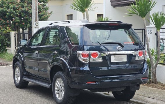 Selling White Toyota Fortuner 2014 in Manila-2