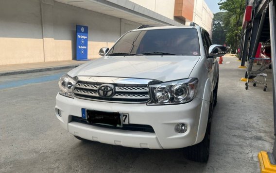 White Toyota Fortuner 2012 for sale in Automatic-5