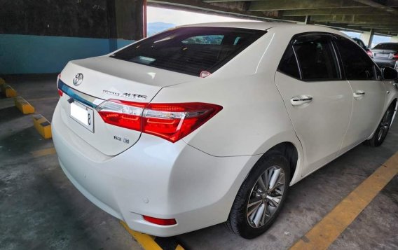 Selling White Toyota Corolla altis 2016 in Pateros-3