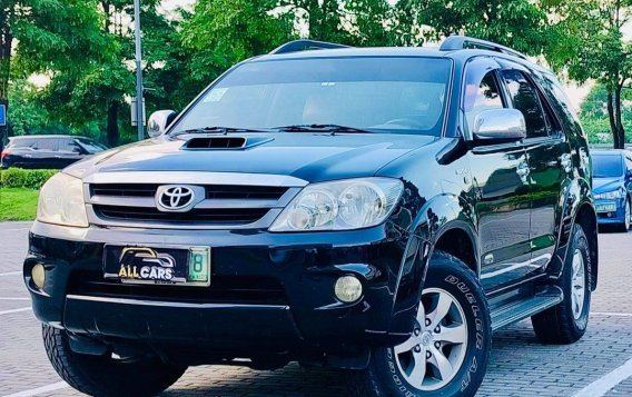 Selling White Toyota Fortuner 2006 in Makati-2