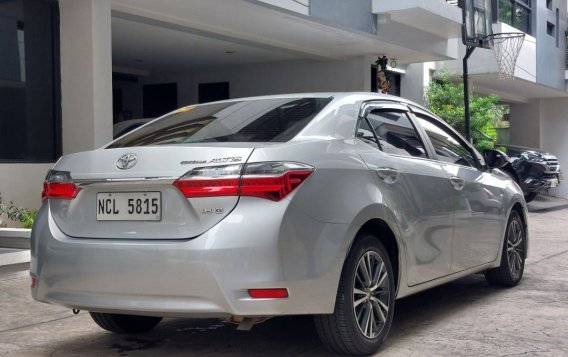 Selling White Toyota Altis 2018 in Quezon City-3