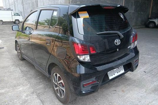 Selling White Toyota Wigo 2019 in Makati-2