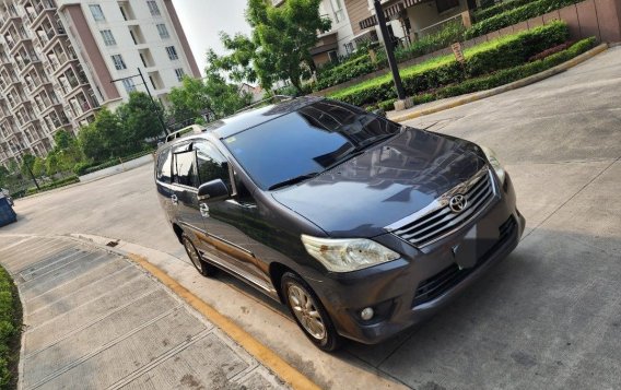 Selling White Toyota Innova 2014 in Quezon City-3