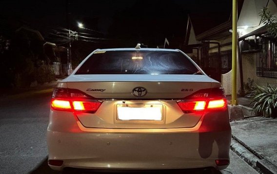 Sell Pearl White 2018 Toyota Camry in Caloocan-6