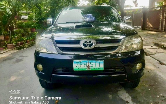 White Toyota Fortuner 2006 for sale in Quezon City-2