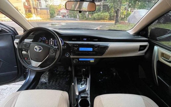 Selling White Toyota Corolla altis 2017 in Muntinlupa-6