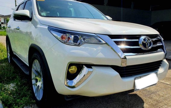 White Toyota Fortuner 2018 for sale in Santa Rosa-2