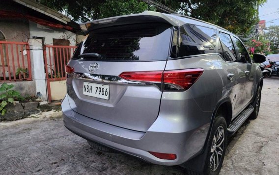 Selling White Toyota Fortuner 2019 in Manila-4