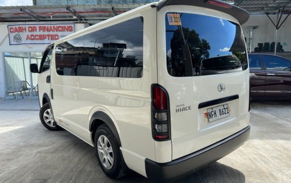 Selling White Toyota Hiace 2022 in Quezon City-3