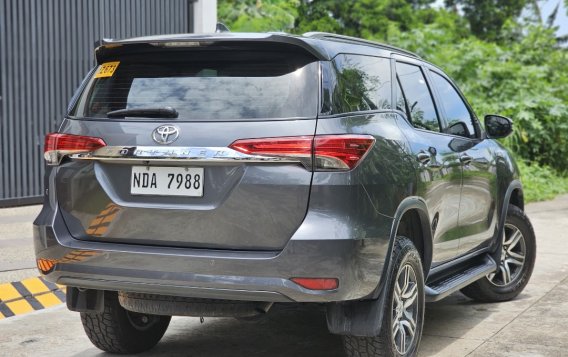 Selling White Toyota Fortuner 2019 in Caloocan-2