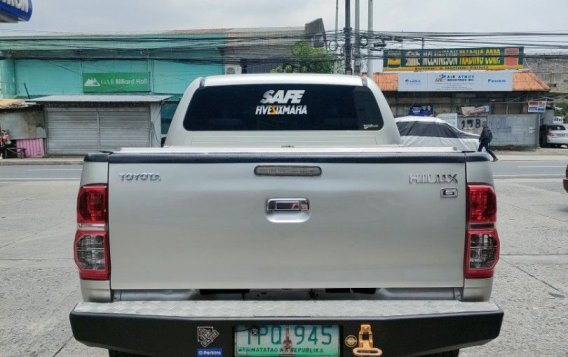 White Toyota Hilux 2011 for sale in Quezon City-5