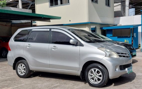 Selling White Toyota Avanza 2014 in Quezon City-5