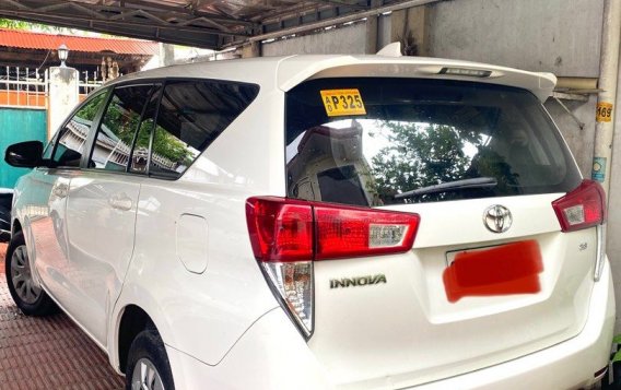 Pearl White Toyota Innova 2017 for sale in Cebu City-1