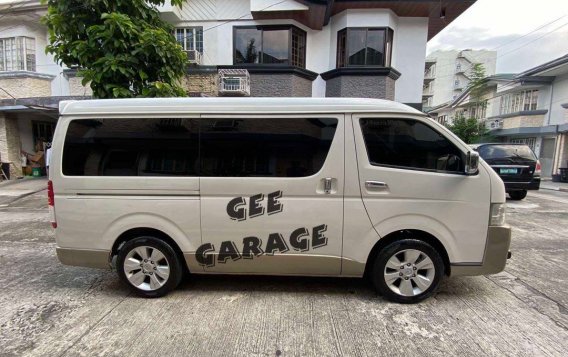 Selling White Toyota Hiace 2014 in Quezon City-5