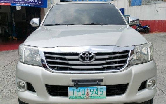 White Toyota Hilux 2011 for sale in Quezon City-2