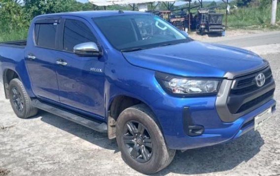 Selling White Toyota Hilux 2021 in Makati-1