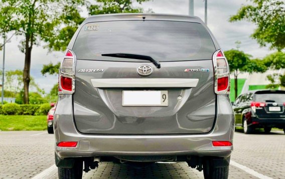 Selling White Toyota Avanza 2016 in Makati-9