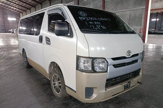 White Toyota Hiace 2016 for sale in Manual