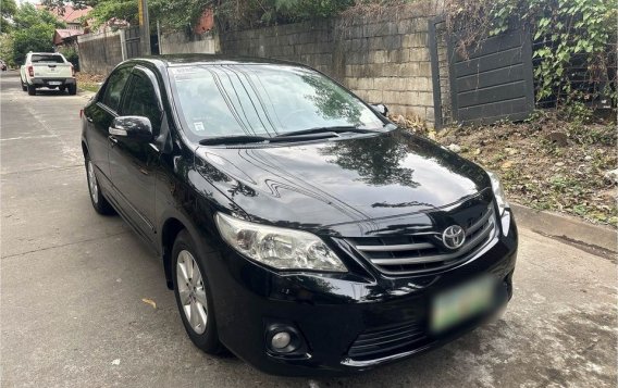 Selling White Toyota Corolla altis 2011 in Angeles-1