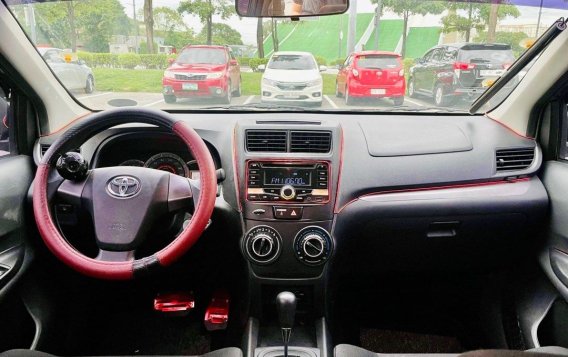 Selling White Toyota Avanza 2016 in Makati-8