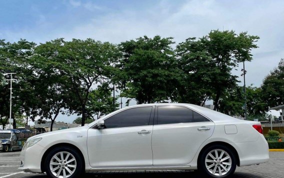 Pearl White Toyota Camry 2013 for sale in Makati-7