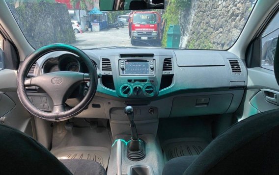 White Toyota Hilux 2005 for sale in Pasig-6
