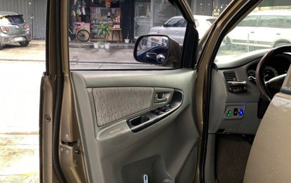 White Toyota Innova 2010 for sale in Pasay-5