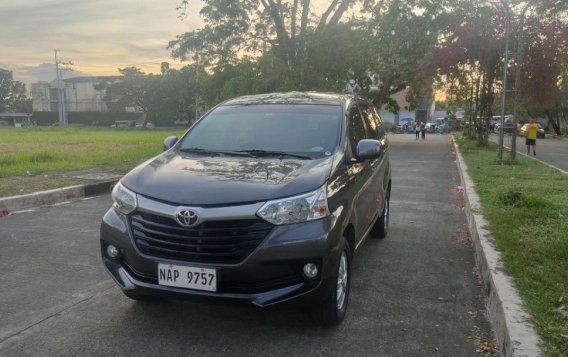 Selling White Toyota Avanza 2018 in Quezon City-1