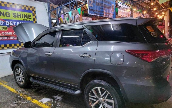 Green Toyota Fortuner 2018 for sale in Quezon City-4