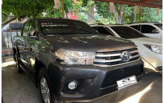 Green Toyota Hilux 2017 for sale in Automatic-2