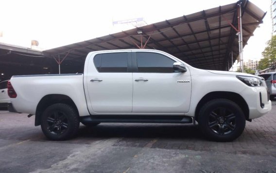 Sell White 2022 Toyota Hilux in Pasig-1